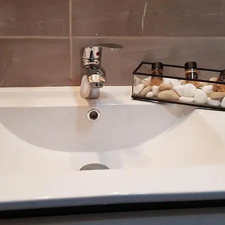 アパート Theti ファリラキ