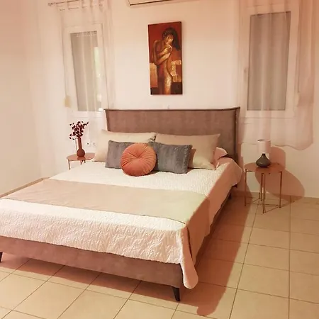 Theti ファリラキ